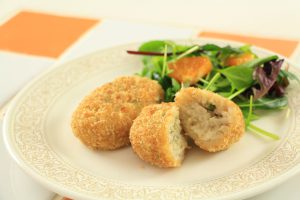 マダム・カーコのマクロビクッキング　オオムギとグリーンピースのコロッケ